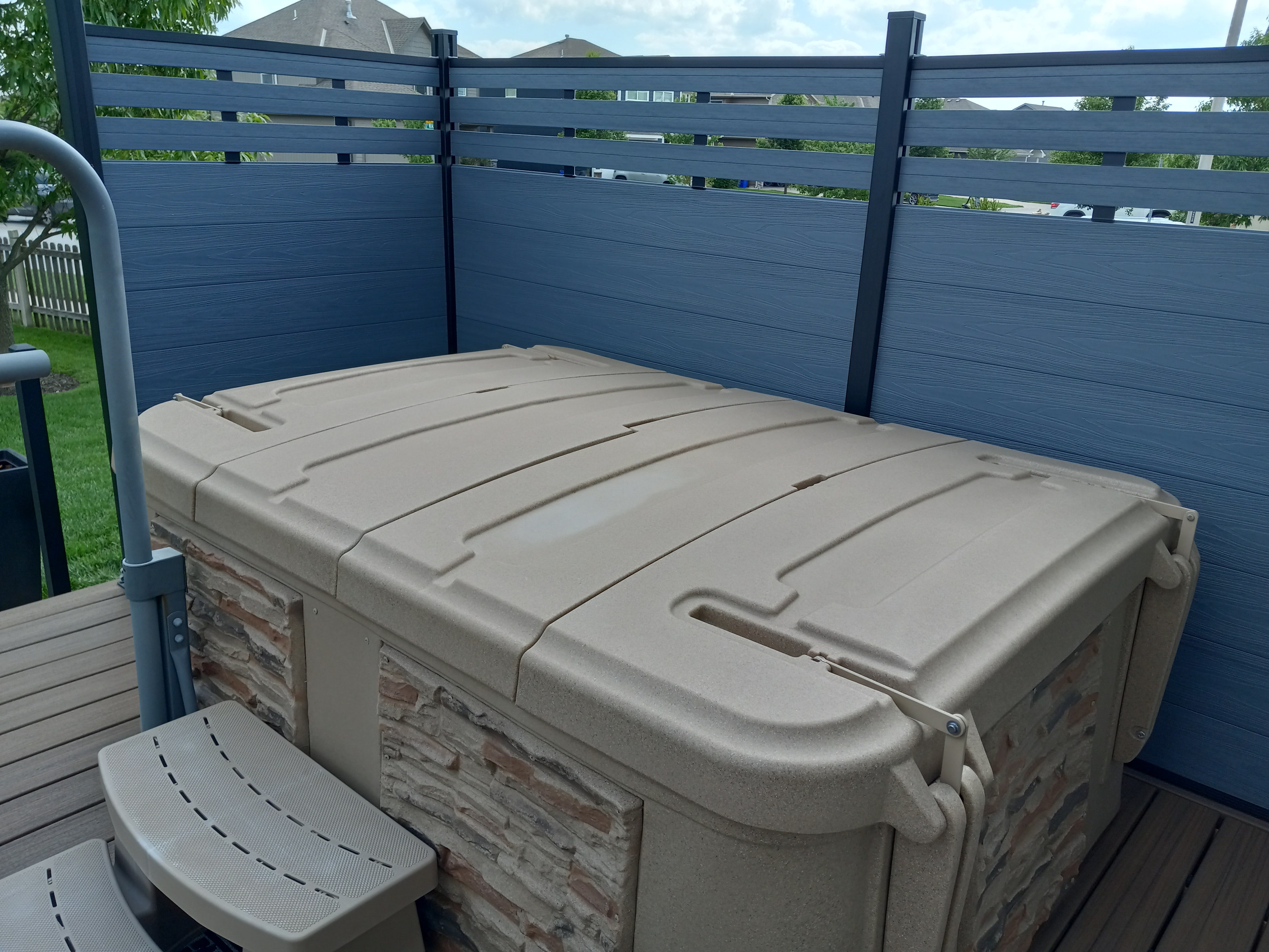 How to Choose the Perfect Fence Stain: Samples, Techniques, and Expert Advice